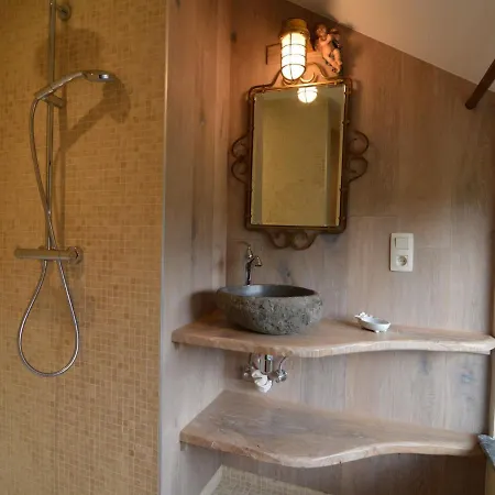 Beautiful Stone Cottage With Panoramic Views Over The Hills Of The Ardens Дом отдыха