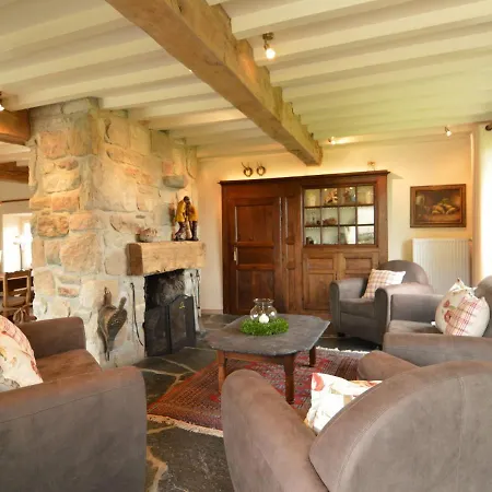 Дом отдыха Beautiful Stone Cottage With Panoramic Views Over The Hills Of The Ardens
